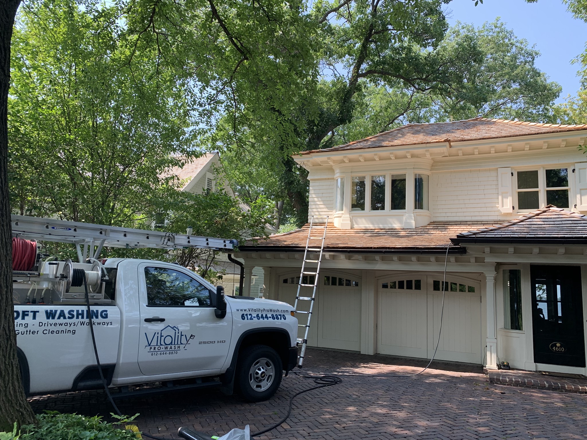 roof cleaning Bloomington MN